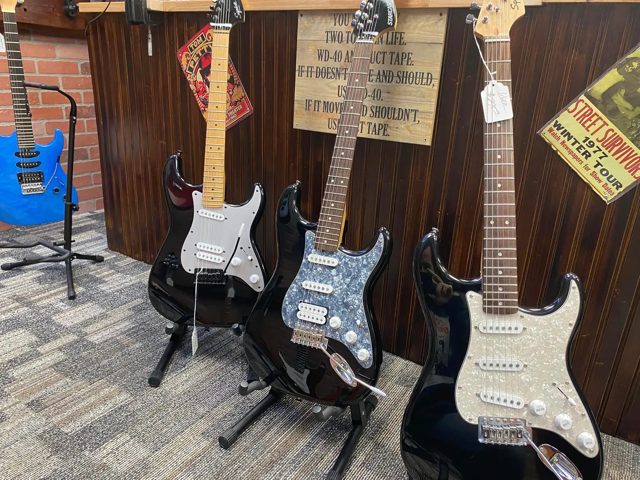 Large electric guitar selection in Albion Indiana